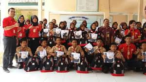 Tribun batam kanal info loker menyajikan berita seputar info loker. Alfamart Salurkan Bantuan 100 Paket Perlengkapan Sekolah Di Smpn 1 Tambakromo Pati Tribun Jateng