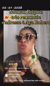 Bleu Brigitte très en colère contre aya Robert : elle dit qu'Aya l'a  insultée lors de son live où elle parlait d’apoutchou et sa nouvelle  copine. Aya Robert a dit que la dame a le visage lourd.