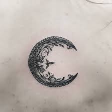 There are many variations of moon tattoos, each holding a special meaning. Art Amp Tattoos By Me Mdash Fancy Crescent Moon On Aimees Back Thank Tatuirovka Luna Tatu Tatuirovki