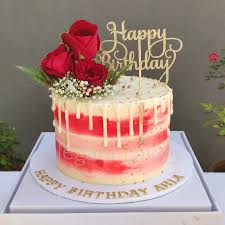 Next to the birthday celebrator, the cake gets the most attention. Elegant Cakes Dharga Town Valentine Birthday Birthday Birthdaycakes Redroses Valentines Dripcakes Edibles Edibleart Sugarcraft Foodphotography Foodart Elegant Elegantcakes Dt Facebook