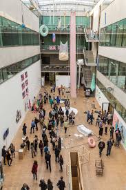 The photography studios at csm comprises photographic studios, a darkroom for b&w printing and processing and digital scanning/retouching facilities. Facilities Central Saint Martins