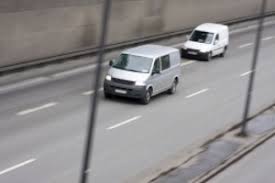 Irgendeine schnarchnase beansprucht mit seiner krücke die überholspur für sich und im auto entbrennt eine debatte darüber, ob man denn nun rechts überholen darf oder nicht. Rechts Uberholen Innerorts Erlaubt Verkehrsregeln 2021