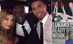 The irish herald have had an absolute nightmare after mistaking grime artist stormzy for man utd new boy romelu lukaku. Man Utd S Smalling Jokes With Stormzy About Lukaku At Gala Daily Mail Online
