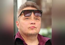„pola to tytuł pierwszego singla zapowiadającego nowy album. Muniek Staszczyk