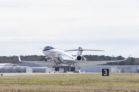 Gulfstream S Flagship G700 Business Jet Makes Its Maiden Flight In 2020 Gulfstream Luxury Private Jets Jet