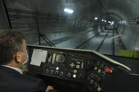 Totul sub ochii călătorilor îngroziţi care au fost nevoiţi să privească întreaga scenă. O StaÅ£ie De Metrou SuprateranÄƒ Va Fi ConstruitÄƒ Intre StaÅ£ia De Metrou Berceni Si Soseaua De CenturÄƒ Stirileprotv Ro