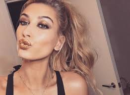Interviews beauty exklusiv haare promis style collective hair style collective beauty hailey bieber work from home if one thing is for sure, it's that we're all missing our hairstylists right now. Hailey Baldwin Hat Jetzt Rosa Haare Starzip