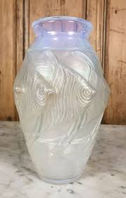 Vase En Verre Opalescent D 039 Epoque Art Deco Signe 034 Sabino 034 A Decor De Poissons Art Deco Vase Verre Art