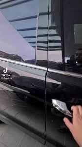 Pemilik asal video tersebut turut menjelaskan bahawa sewaktu kakaknya membuka pintu kereta, dia terasa seperti ada minyak yang melekat pada handle berkenaan. Pomen App Page Automotive Repair Shop Facebook