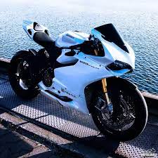 2 222 Likes 3 Comments Supersport Motorcycles Brutal Bikes On Instagram White Pearl M4 Sash Brutal Super Bikes Ducati Motorbike Monster Bike
