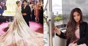It gets even softer when combined with gold like elie saab, ralph & russo and saiid kobeisy's gowns. Hochzeit Erratst Du Den Preis Fur Das Teuerste Brautkleid Der Welt