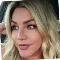 Lisa Nau's Instagram, Twitter & Facebook