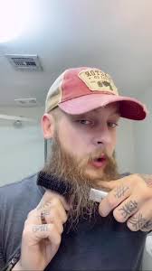 I got mail!!! 😄 this thing is pretty awesome!! #beard #naipo #entil  #straightener #beardstraightener #review #GEICOLipSync #straithair