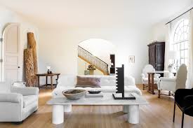 Nate Berkus Jeremiah Brent List 14 Million L A Home Minimalist Living Room Interior Design Living Room Simple Living Room Designs