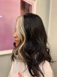 How 90s Supermodels Inspired This Bold New Highlight Trend Hair Color Streaks Hair Styles Hair Stripping