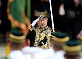 Bendera itu dinaikkan seorang pegawai dan dua. Istiadat Pertabalan Yang Di Pertuan Agong Ke 15 Bermula Semasa Mstar