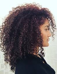 Whether you choose big and bouncy, tight and defined, or soft and loose, curly hair always seems to have beautiful body and movement. 17 Layer Cut For Curly Frizzy Hair