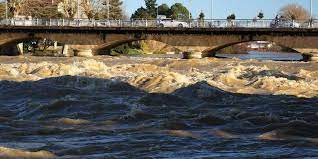 J'ai donc décidé, à la suite de son décès, de transmettre la totalité de son legs pour le développement des œuvres du théâtre d'aujourd'hui. Inondations Dans Les Landes L Eau Continue De Monter L Adour Va Approcher Des Records A