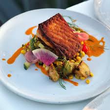 lola's cafe in new paltz offers locally