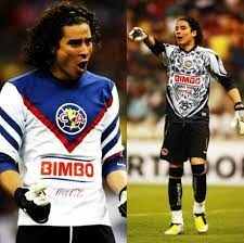 Jacket club america nike windbreaker 2020. Invictos On Twitter Los Gloriosos Jerseys Que Sacaba Memo Ochoa En Clasicos Con El America Modelo Retro Y Caballero Aguila