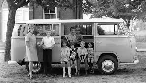 Vintage Images of People & Their Beloved Volkswagen Buses - Flashbak
