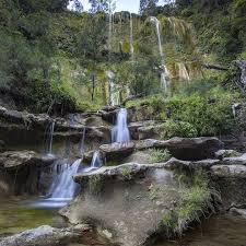 Pernah melihat yang seperti ini sebelumnya? Biaya Dan Perjalanan Ke Air Terjun Barambai Foto Menikmati Air Terjun Berundak Di Pulau Wawonii Kumparan Com