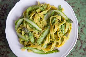 Si mette tutto nel mixer e il gioco è fatto. Pesto Di Asparagi Piselli E Menta Un Americana In Cucina