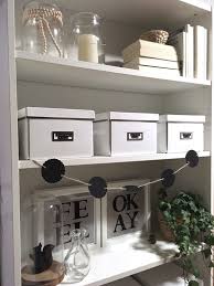 6 Tipps Wie Du Dein Bucherregal Dekorativ In Szene Setzen Kannst Billy Regal Dekorieren Bucherregale Dekorieren Regal