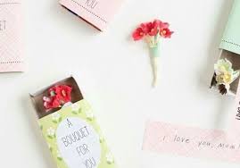 Que ce soit pour aider vos enfants à fabriquer leur cadeau ou pour fête des mères : Cadeaux Fete Des Meres A Faire Soi Meme Toutes Nos Idees De Diy De Cadeaux De Fete Des Meres A Faire Soi Meme Elle