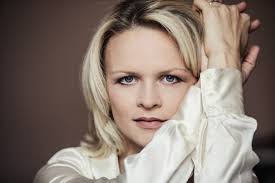 Blind gehört Iveta Apkalna