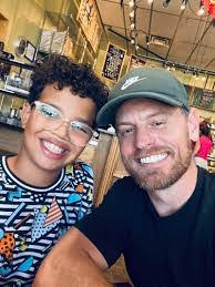 Kerrie Peterson's Instagram, Twitter & Facebook