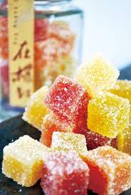在欉紅 相較法式甜點店以進口果泥製作 選用台灣鮮果製作的水果軟糖 風味更為奔放突出 來源 ataipei