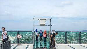 Besides that, for more thrills and excitement, you can spot the view under your foot. Melaka The Shore Sky Tower 34 Wandering Dejavu