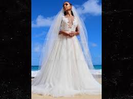 Who is emma coronel aispuro? Mya Marries Herself In Seychelles Music Video