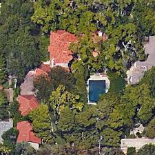 Big tunes and sharp suits. Brandon Flowers House Virtual Globetrotting