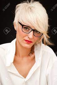 Short Haircuts For Those With Glasses Hairstyle Center Grey Hair Inspiration Short Hair Styles Short Sassy Haircuts