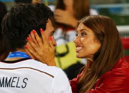 Cathy hummels is not only known as a television presenter, but also the wife of soccer player mats 10 facts about cathy hummels. Cathy Fischer Brautkleid Drama Kurz Vor Der Hochzeit Promiflash De