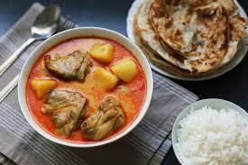 Kari ayam disajikan dengan nasi, lontong, atau roti canai, rasa lezatnya bikin ketagihan. Malaysian Style Chicken Curry Kari Ayam Ang Sarap