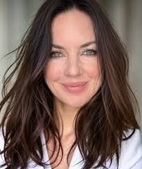 Elizabeth Ash's Instagram, Twitter & Facebook