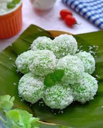 Cocok sekali untuk membuat cemilan seperti kue basah, gorengan dan makanan. Resep Klepon Tepung Beras Yang Enak Gurih Dan Kenyal Iniresep Com Resep Resep Camilan Makanan