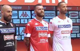 Consegna rapida, campionatura gratuita e ordini anche da 1 pezzo. Bari Ecco La Nuova Maglia Per La Stagione 2020 2021 Foto
