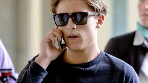 Lil kleine is mijn favoriete drugsdealer op televisie. Lil Kleine Net Worth How Much Does Lil Kleine Make Popnable