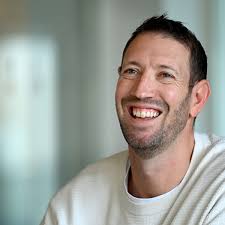 JO de Paris 2024 : ces Jeux offrent "un sentiment d'insouciance et un  sentiment fédérateur", souligne le nageur Alain Bernard