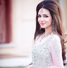 Do you really want to stand out on your big day? Wedding Hairstyles Pakistani Wedding Party Hairstyles
