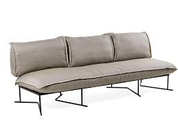 Das 3er sofa mit dem dazugehörigen tischchen in der grösse 100x50 cm bringt genau das in ihren garten. Grosses Sofa Fur Den Aussenbereich Stahlgestell Mit Bequemen Kissen Idfdesign