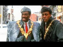Akeem se entera de que tiene un hijo perdido hace mucho tiempo en los estados unidos y debe regresar a estados unidos para conocer al improbable heredero al trono de zamunda. Un Principe En Nueva York 2 Ya Tiene Fecha De Estreno Youtube