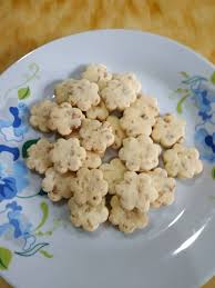 Hai semua, kali ni ariana nak share resepi kuih raya iaitu biskut bangkit cheese yang rasanya pasti memukau. Tok Resepi Biskut Bangkit Cheese Queen Fashion House Facebook