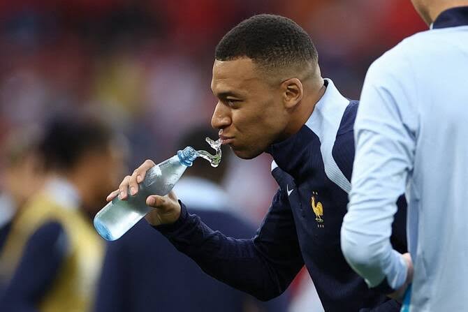 FIFA prohibits fans from bringing refillable water bottles into World Cup  stadiums | Arab News