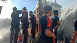 ⠀ info pemasangan iklan hubungi whatsapp: Bale Peselang Pura Desa Mas Di Ubud Bali Terbakar Diduga Akibat Arus Pendek Listrik Tribun Bali