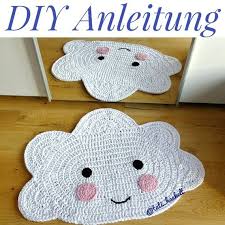 Der verträumte bloomingville teppich mit den sleepy eyes zaubert gemütlichkeit in jedem kinderzimmer. Hakelanleitung Wolkenteppich Diy Teppich Wolke Crochet Carpet Crochet Home Crochet Home Decor
